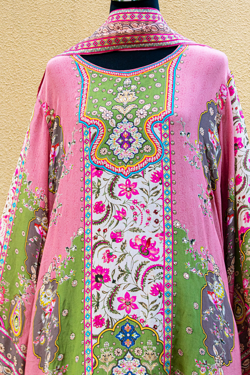 Crepe printed green and pink suit